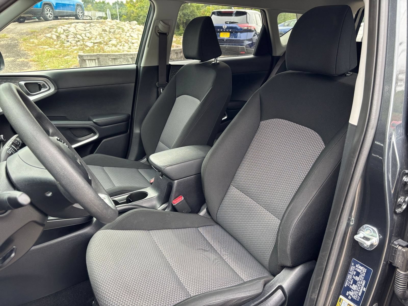 Used 2025 Kia Soul LX w/ LX Technology Package FWD image 32