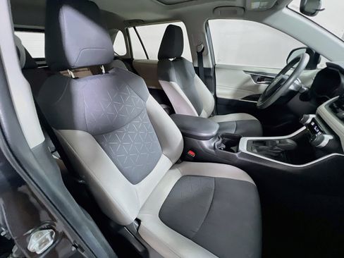 Used 2019 Toyota RAV4 XLE FWD image 30