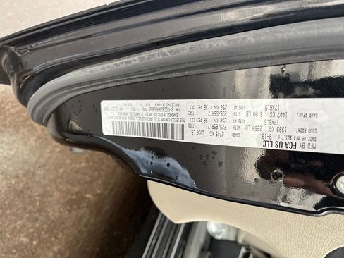 Used 2019 Dodge Grand Caravan SE w/ UConnect Hands-Free Group image 27