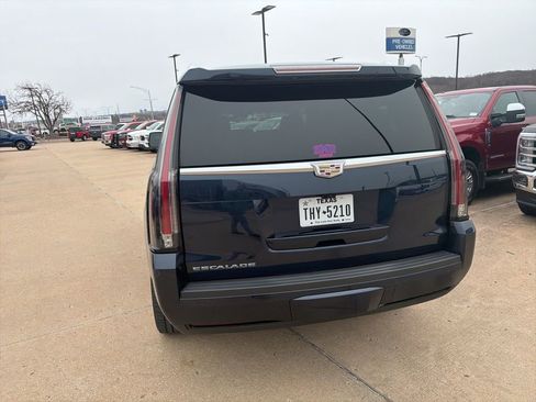 Used 2018 Cadillac Escalade Premium Luxury image 7