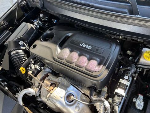 Used 2020 Jeep Cherokee Trailhawk w/ Comfort/Convenience Group image 29