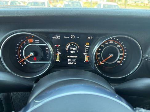 Used 2021 Jeep Wrangler Unlimited Sahara AWD/4WD image 17