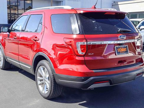 Used 2019 Ford Explorer XLT image 25