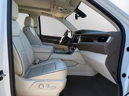 Used 2021 GMC Yukon XL Denali w/ Advanced Technology Package image 15