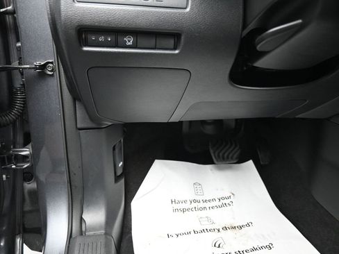 Used 2023 Nissan Rogue S image 16