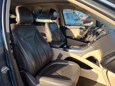 Used 2019 Lincoln Nautilus Reserve image 17