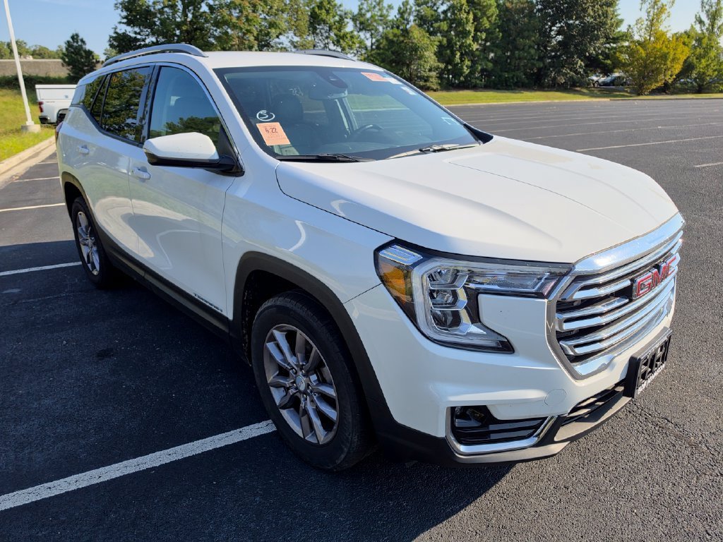 Used 2023 GMC Terrain SLT w/ LPO, Floor Liner Package AWD/4WD image 7