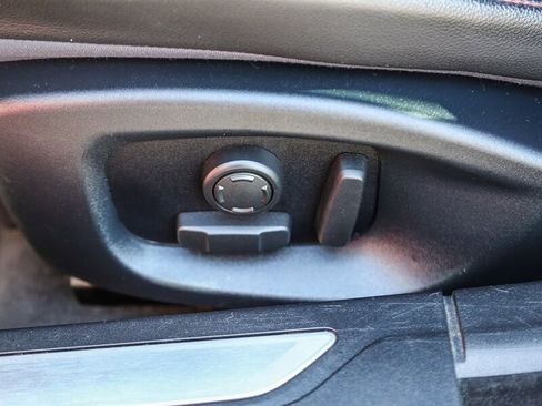 Used 2017 Jaguar XF R-Sport image 28