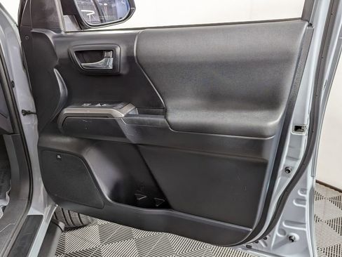 Used 2019 Toyota Tacoma TRD Off-Road image 29