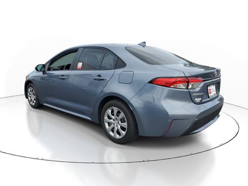 Used 2022 Toyota Corolla LE image 3