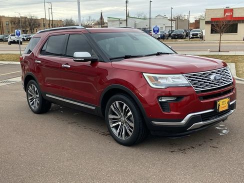Used 2019 Ford Explorer Platinum image 3