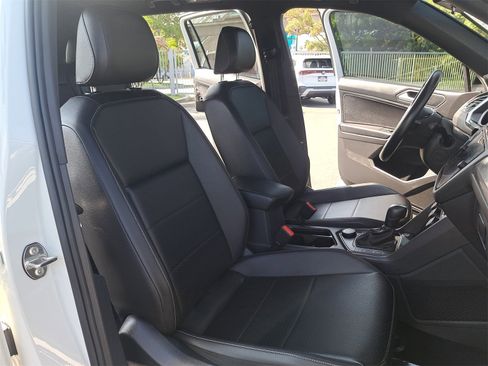 Used 2021 Volkswagen Tiguan SE R-Line image 10