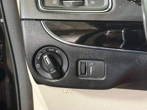Used 2019 Dodge Grand Caravan SXT FWD image 12