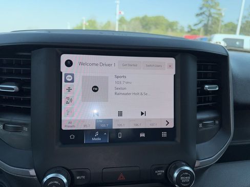 Used 2024 RAM 2500 Tradesman w/ Chrome Appearance Group image 15