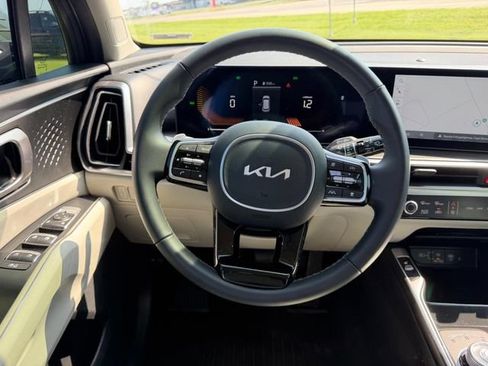 Certified 2025 Kia Sorento EX AWD/4WD image 11