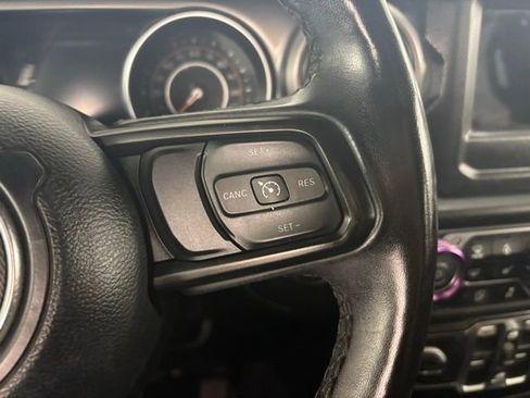 Used 2021 Jeep Gladiator Willys image 22