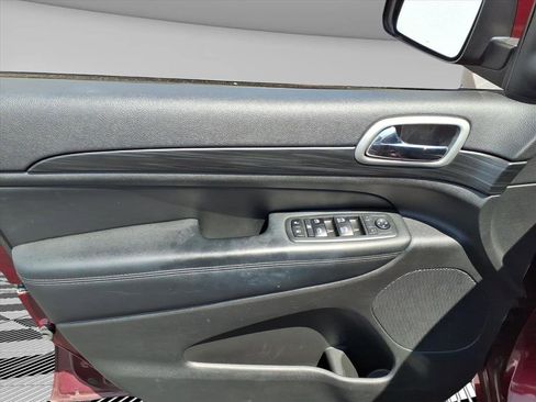 Used 2020 Jeep Grand Cherokee Altitude image 18