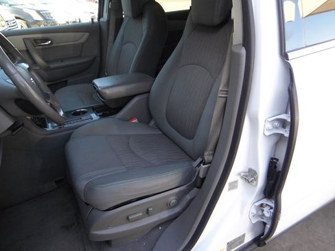 Used 2017 Chevrolet Traverse LT image 17