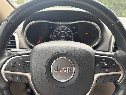Used 2021 Jeep Grand Cherokee Laredo AWD/4WD image 11