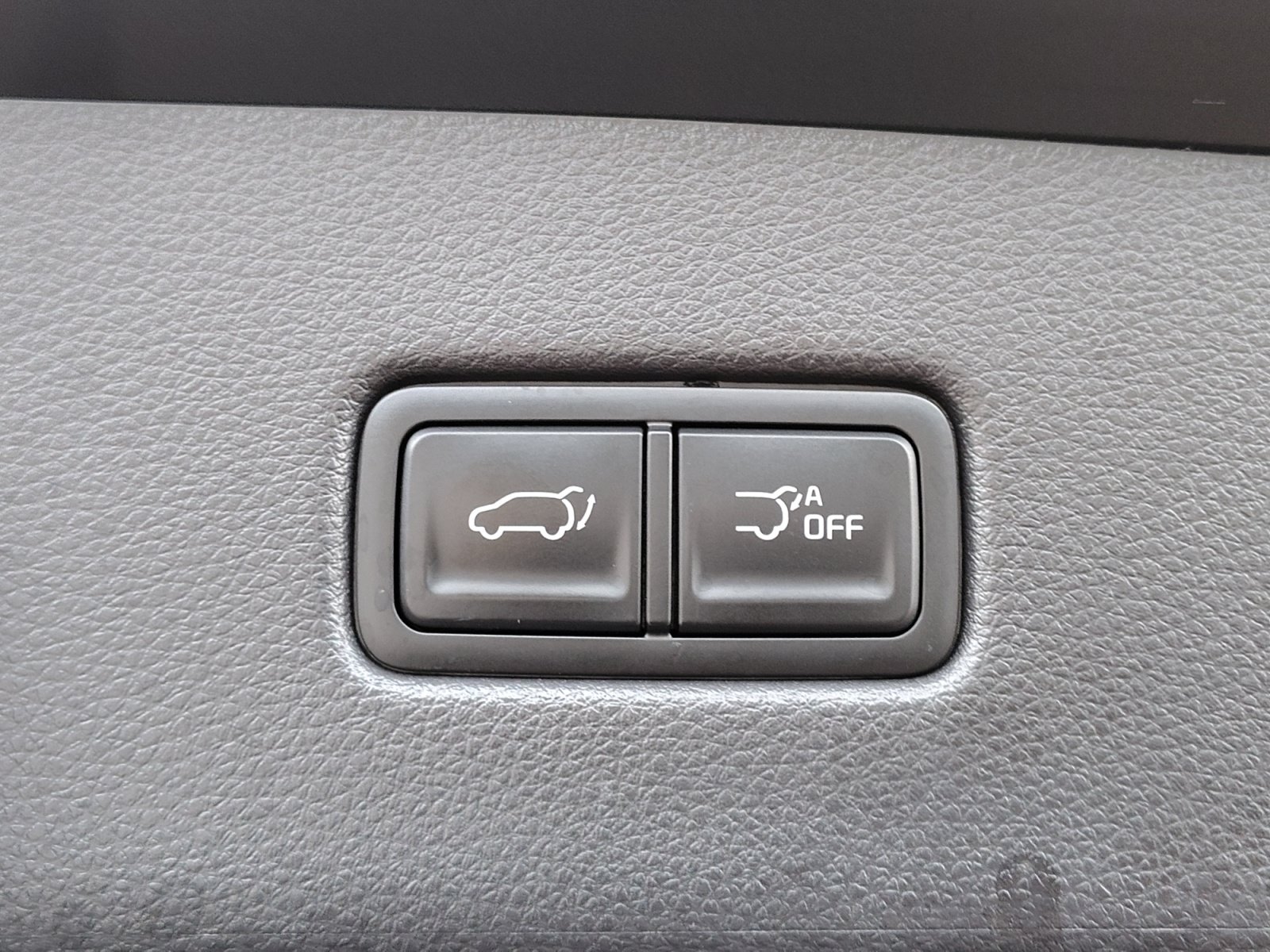 Used 2024 Kia Carnival EX FWD image 32