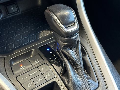 Used 2021 Toyota RAV4 XLE Premium image 21