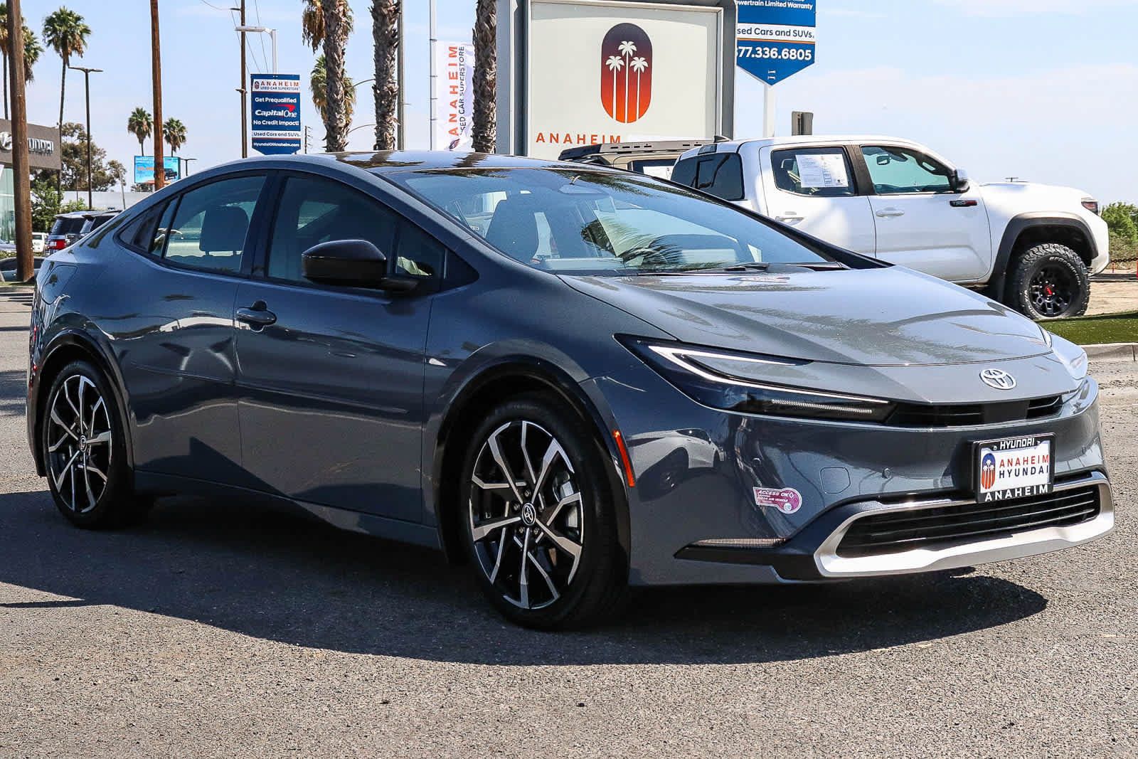 Used 2024 Toyota Prius Prime FWD image 3