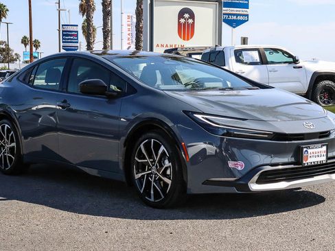Used 2024 Toyota Prius Prime FWD image 3