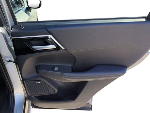 Used 2025 Mitsubishi Outlander SE FWD image 24
