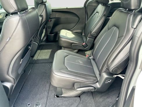 New 2026 Chrysler Pacifica Select image 31