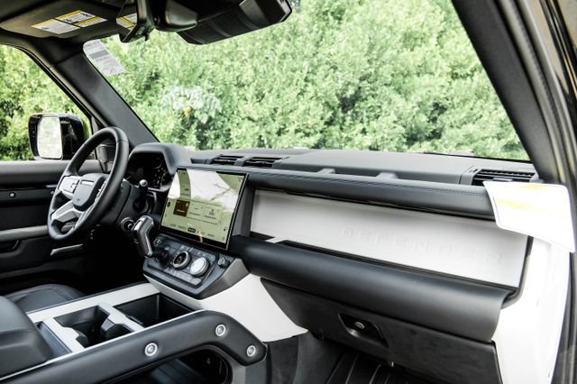 New 2026 Land Rover Defender 110 X-Dynamic SE AWD/4WD image 14