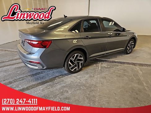 Used 2024 Volkswagen Jetta SEL image 2