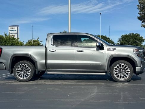Used 2023 GMC Sierra 1500 Denali Ultimate AWD/4WD image 3