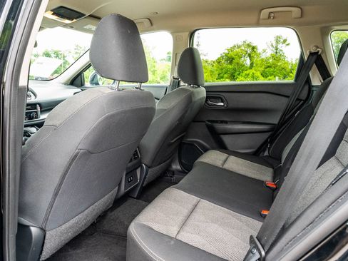 Used 2024 Nissan Rogue SV FWD image 17