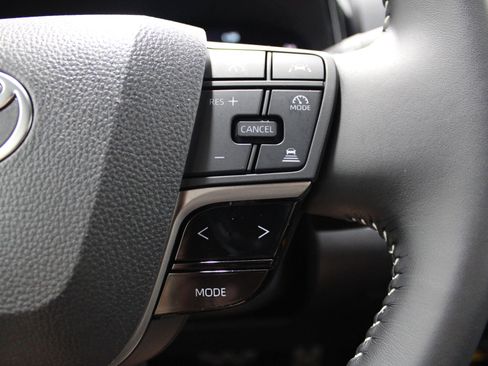 Used 2025 Toyota Camry SE FWD image 36