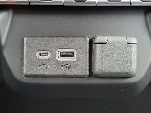 Used 2021 Chevrolet Silverado 1500 LT image 31