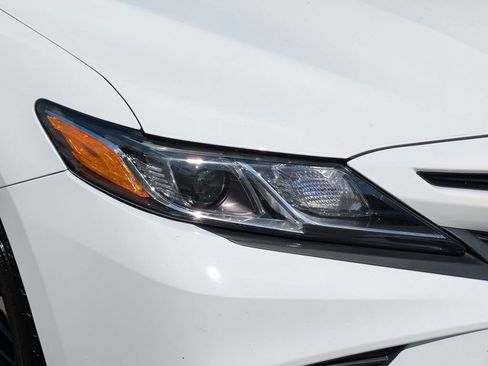 Used 2020 Toyota Camry SE image 12