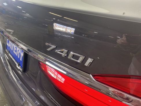 Used 2019 BMW 740i xDrive w/ Executive Package image 34