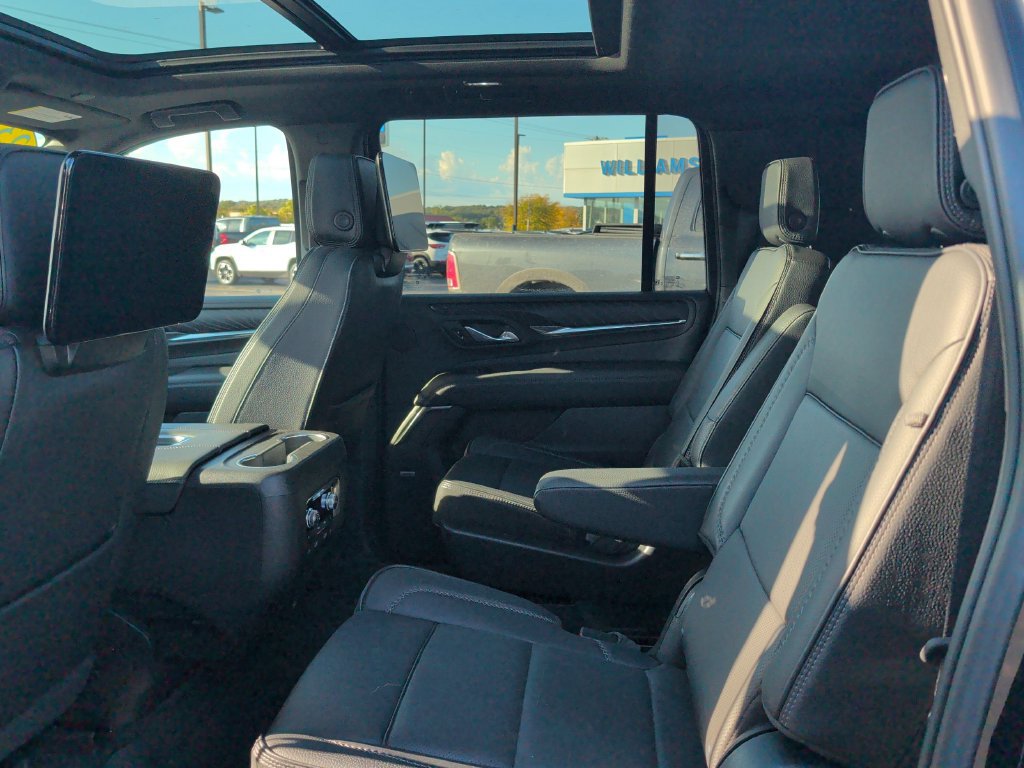 Used 2023 GMC Yukon XL Denali AWD/4WD image 21