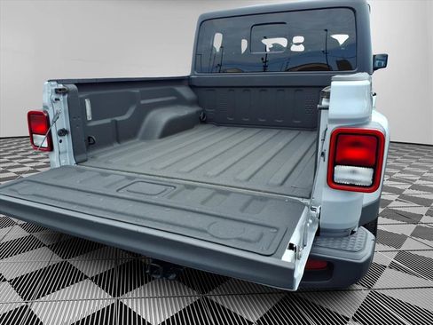 Certified 2023 Jeep Gladiator Sport AWD/4WD image 26