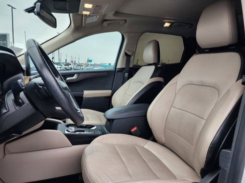 Used 2020 Ford Escape Titanium image 10