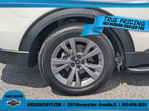 Used 2023 Ford Explorer XLT w/ Equipment Group 202A RWD image 11
