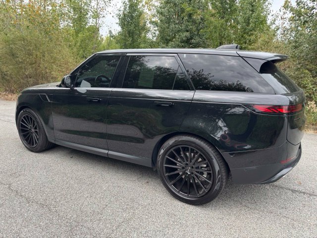 Used 2025 Land Rover Range Rover Sport SE AWD/4WD image 7