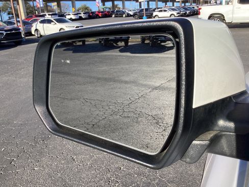 Used 2023 GMC Acadia SLE w/ Driver Convenience Package image 33