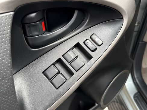 Used 2007 Toyota RAV4 Limited FWD image 12