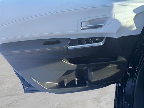 Used 2025 Toyota Sienna LE image 21