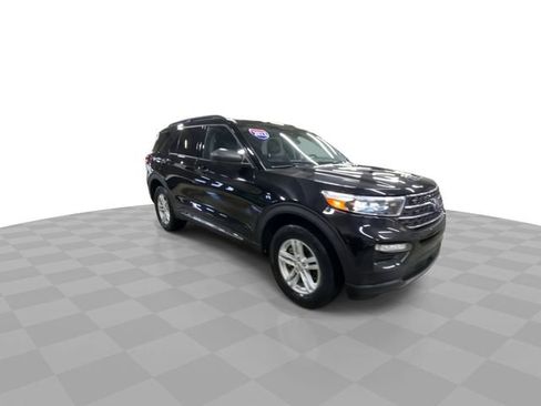 Used 2023 Ford Explorer XLT w/ Equipment Group 202A image 4