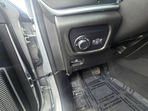 Used 2022 Jeep Grand Cherokee Altitude AWD/4WD image 13