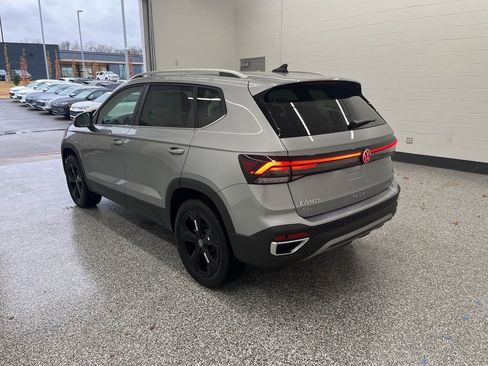 New 2026 Volkswagen Taos SEL image 7