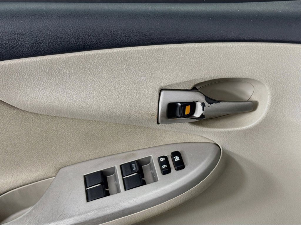 Used 2012 Toyota Corolla LE FWD image 20