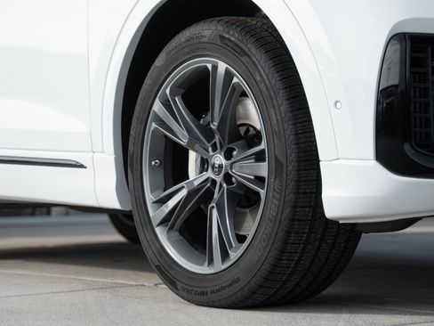 New 2026 Audi Q8 Premium image 25